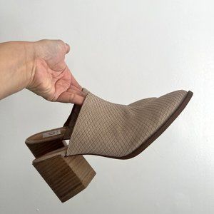 DV by Dolce Vita Tan Snakeskin Mule